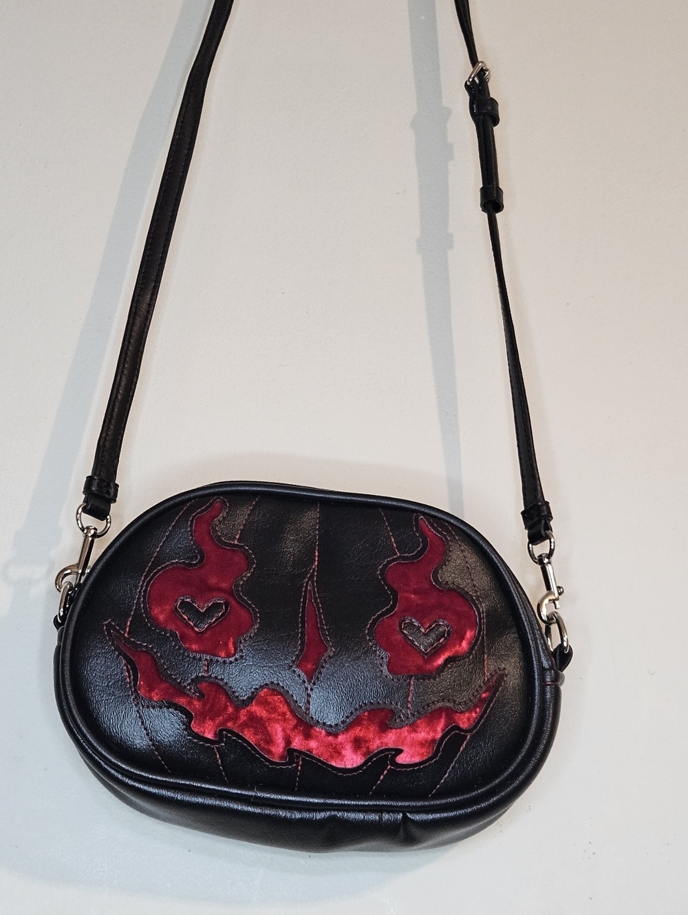 PetriCoffin Little Punkin’ Classic Velvet Pumpkin Crossbody Bag,Black & Burgundy